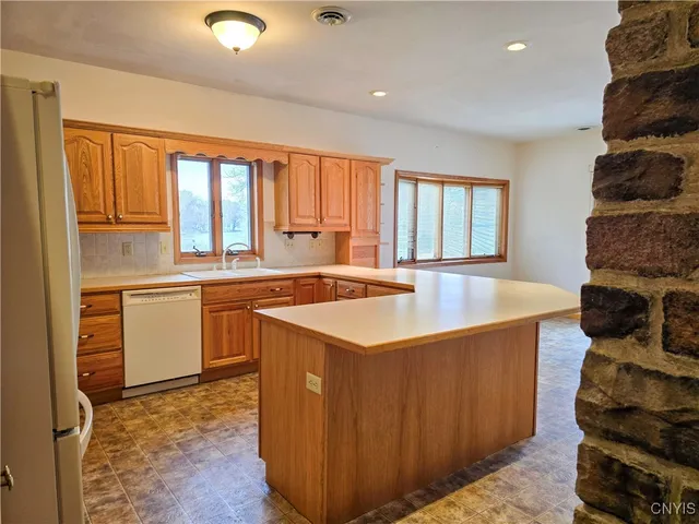 $699,900 | 28 Wedgeworth Drive, West Monroe, NY 13167