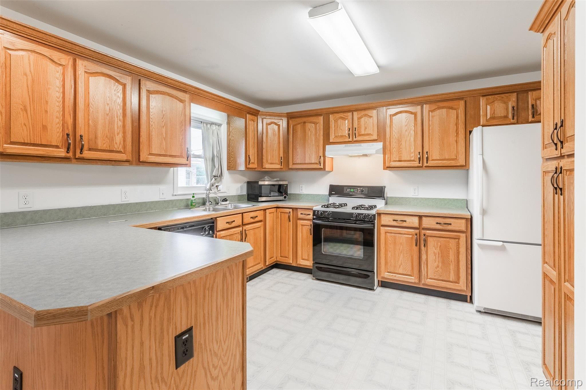 34154 Van Born Road Wayne, MI 48184 - Photo 19 of 29 Van Boren-10.jpg