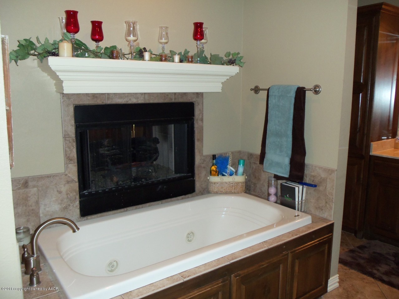 19501 Saddleback Road Amarillo, TX 79119 - Photo 17 of 31 Spa Tub & Fireplace