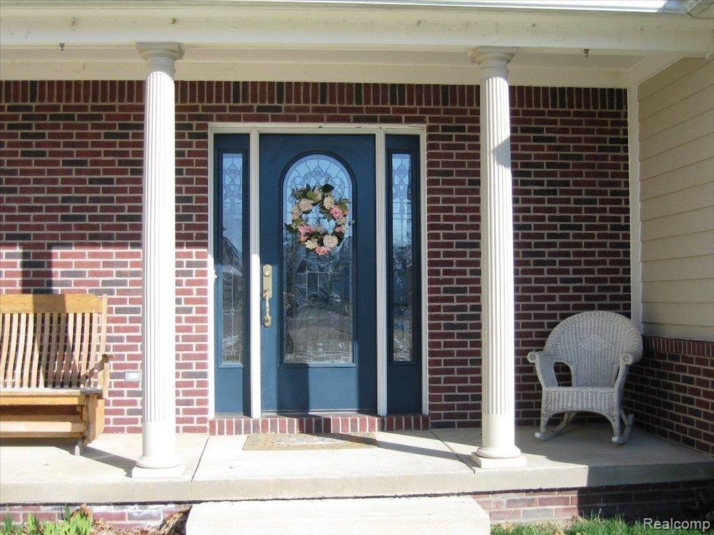 11162 Rivendell Court Pinckney, MI 48169 - Photo 4 of 25 Entrance & Porch