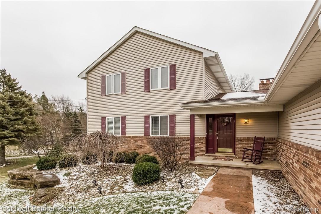 2104 Bone Road Holly, MI 48442 - Photo 2 of 38 004-Front_Entrance-2280251-medium.jpg
