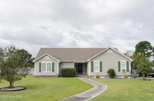 $2,350 | 7511 Old Oak Road, Wilmington, NC 28411