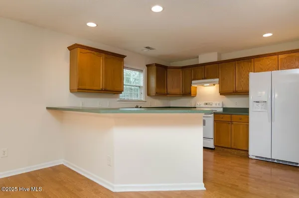 $2,350 | 7511 Old Oak Road, Wilmington, NC 28411