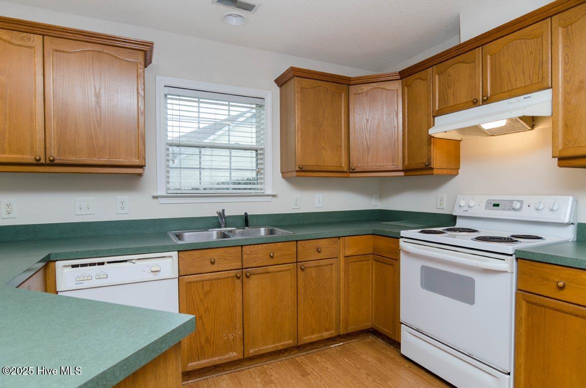 7511 Old Oak Road Wilmington, NC 28411 - Photo 4 of 20 7511_Old_Oak__19_