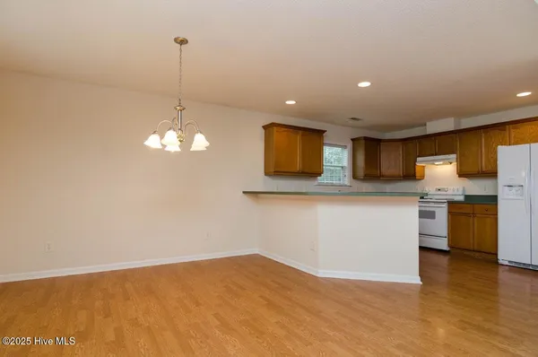 $2,350 | 7511 Old Oak Road, Wilmington, NC 28411