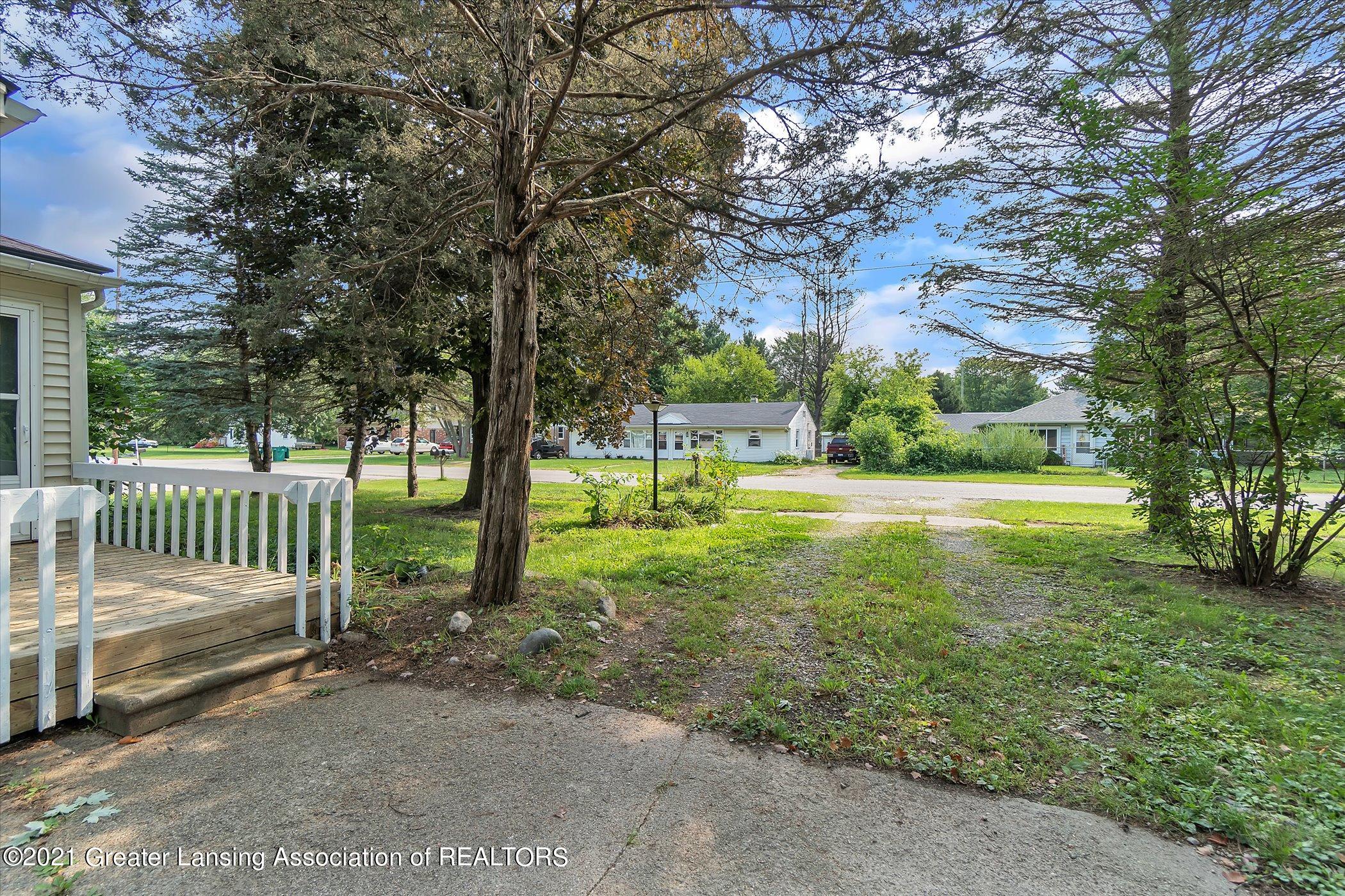 6532 Sommerset Road Lansing, MI 48911 - Photo 7 of 37 07-6532-Sommerset-Rd-WindowStill-Real-Es