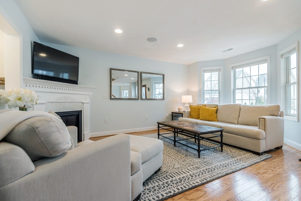 17 Rockingham Drive, Unit 135 Lowell, MA 01852 - Photo 5 of 18 Gallery Image 5