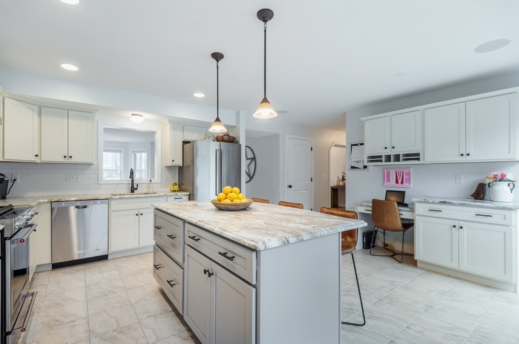 17 Rockingham Drive, Unit 135 Lowell, MA 01852 - Photo 8 of 18 Gallery Image 8