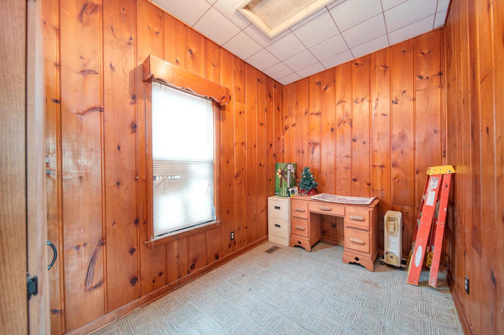 11611 Maple Avenue Hebron, IL 60034 - Photo 12 of 17 a view of a room with furniture and a window