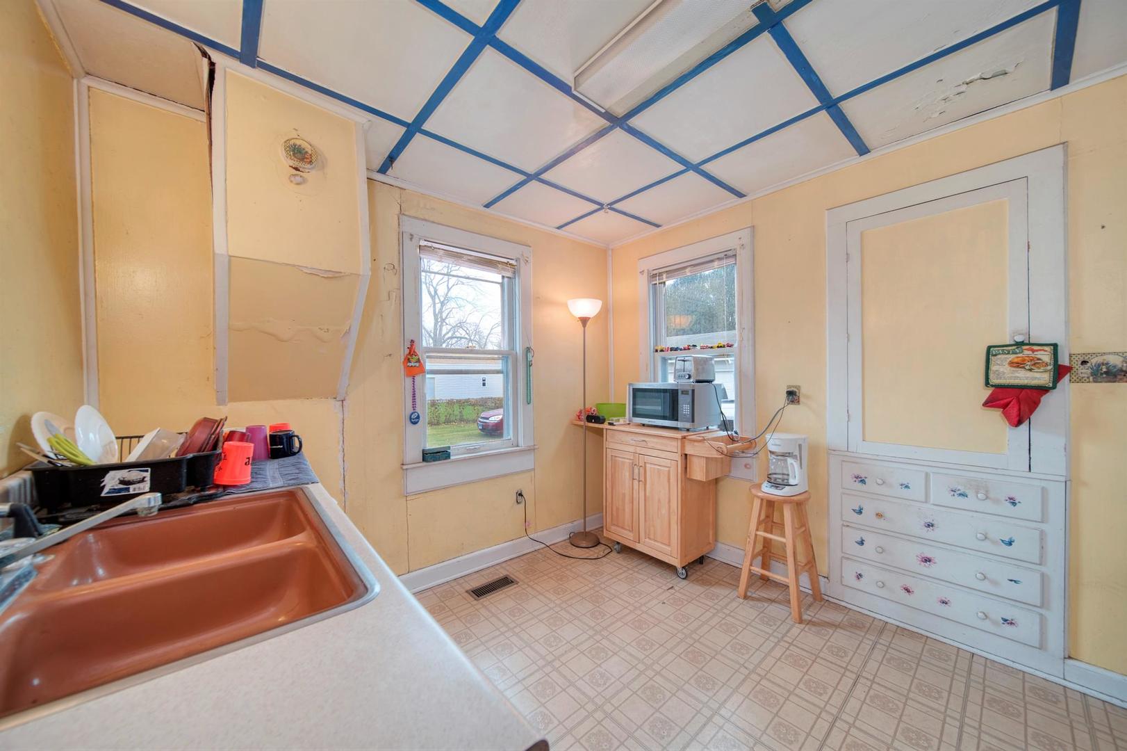 11611 Maple Avenue Hebron, IL 60034 - Photo 13 of 17 a very nice looking room with a large window