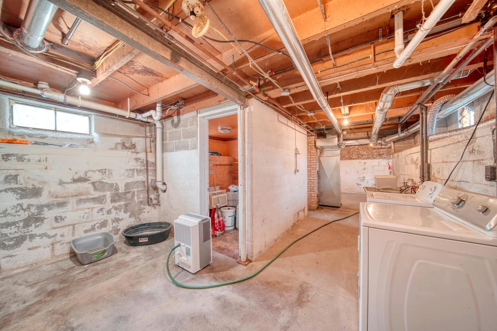 11611 Maple Avenue Hebron, IL 60034 - Photo 17 of 17 a utility room with dryer and washer