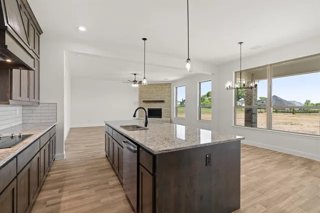 $619,500 | 441 Paradise Ridge Drive, Waxahachie, TX 75167