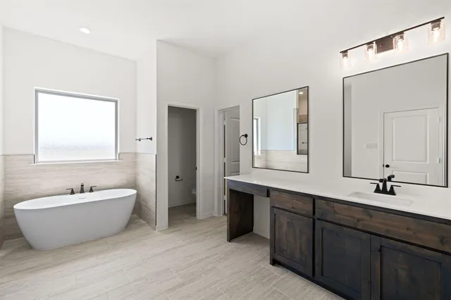 $619,500 | 441 Paradise Ridge Drive, Waxahachie, TX 75167