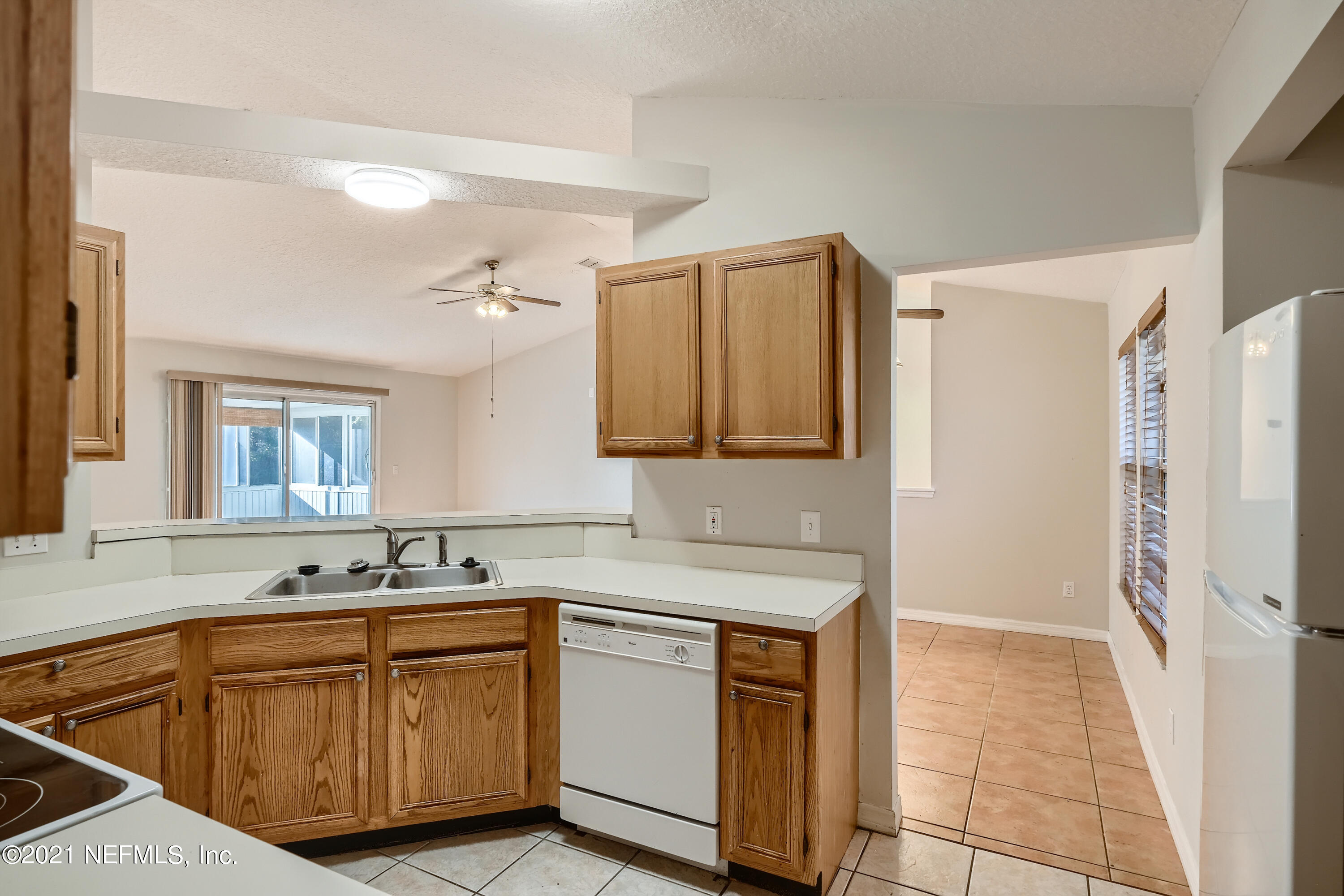 430 Gentian Road St. Augustine, FL 32086 - Photo 9 of 33 8-832789184-13 Kitchen