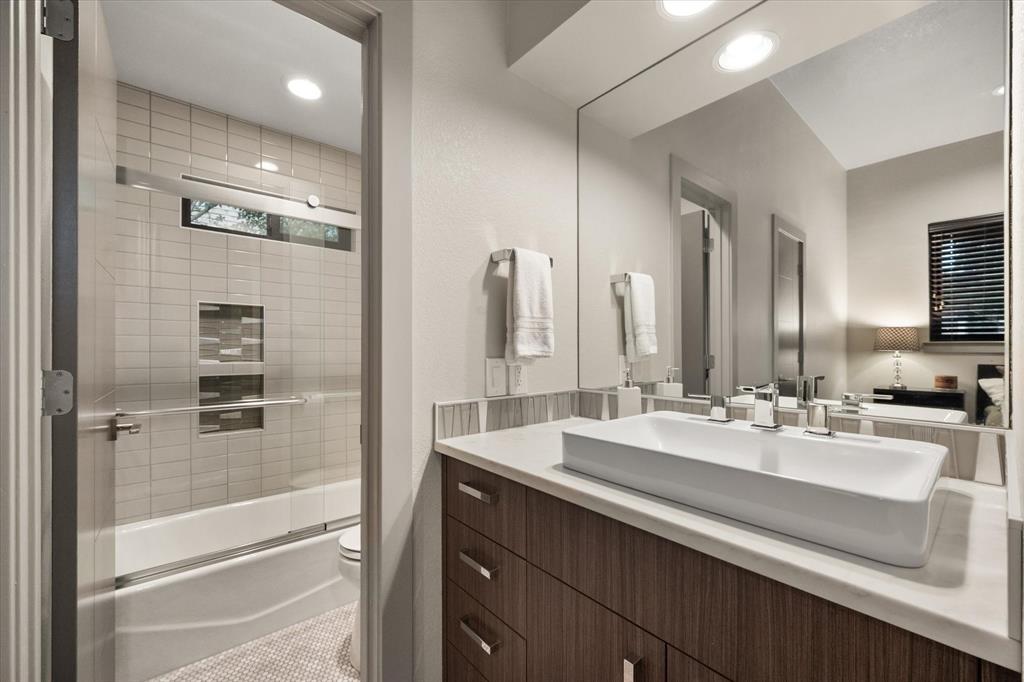 1422 Country Club Road Arlington, TX 76013 - Photo 28 of 40 Gallery Image 28