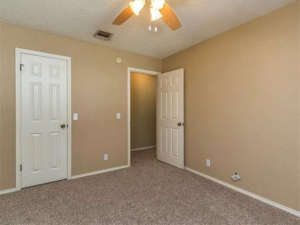 16303 Ascent Cove Pflugerville, TX 78660 - Photo 20 of 37 an empty room with a bathroom