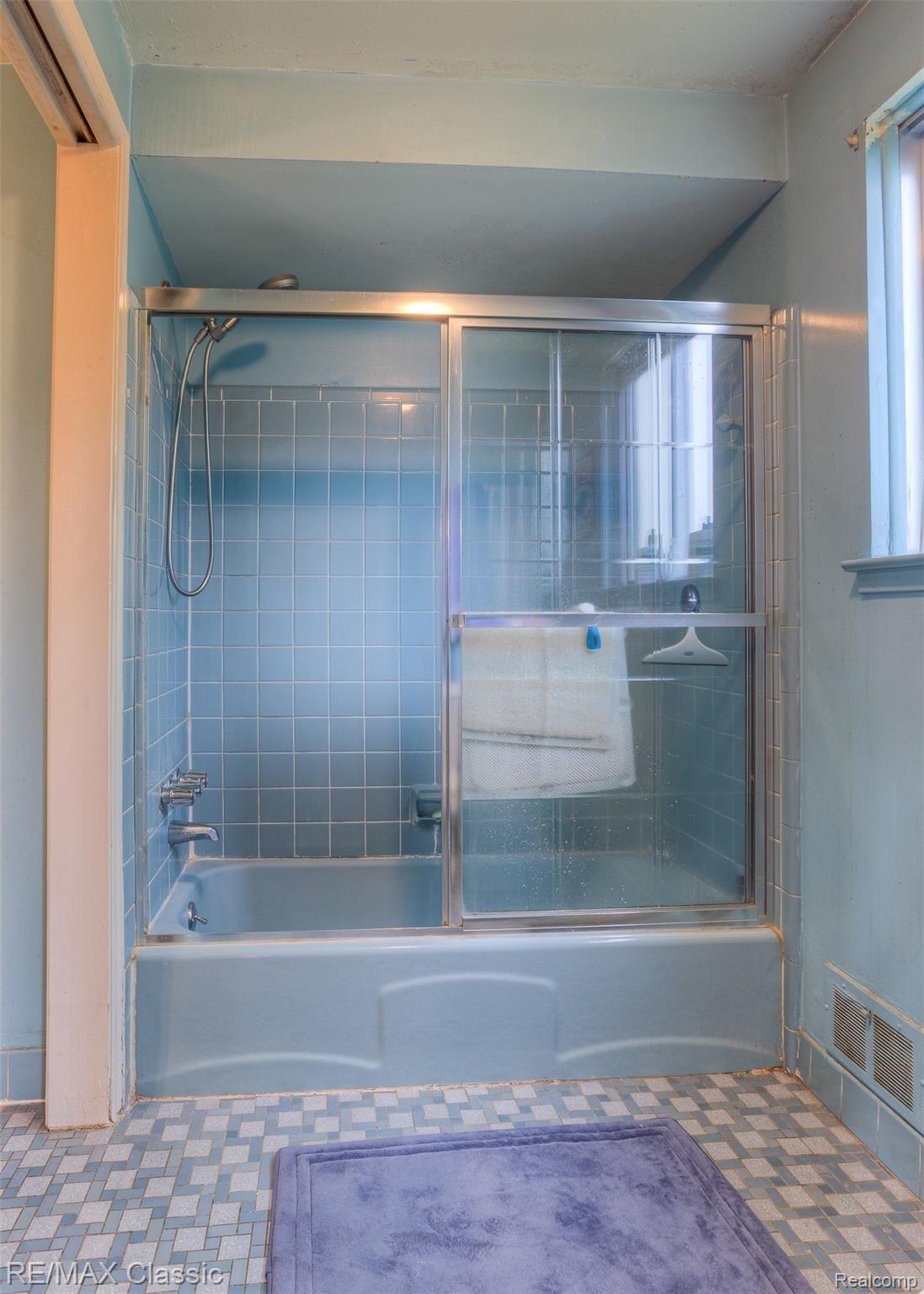 21020 Andover Road Southfield, MI 48076 - Photo 29 of 43 21020 andover interiors (28).jpg