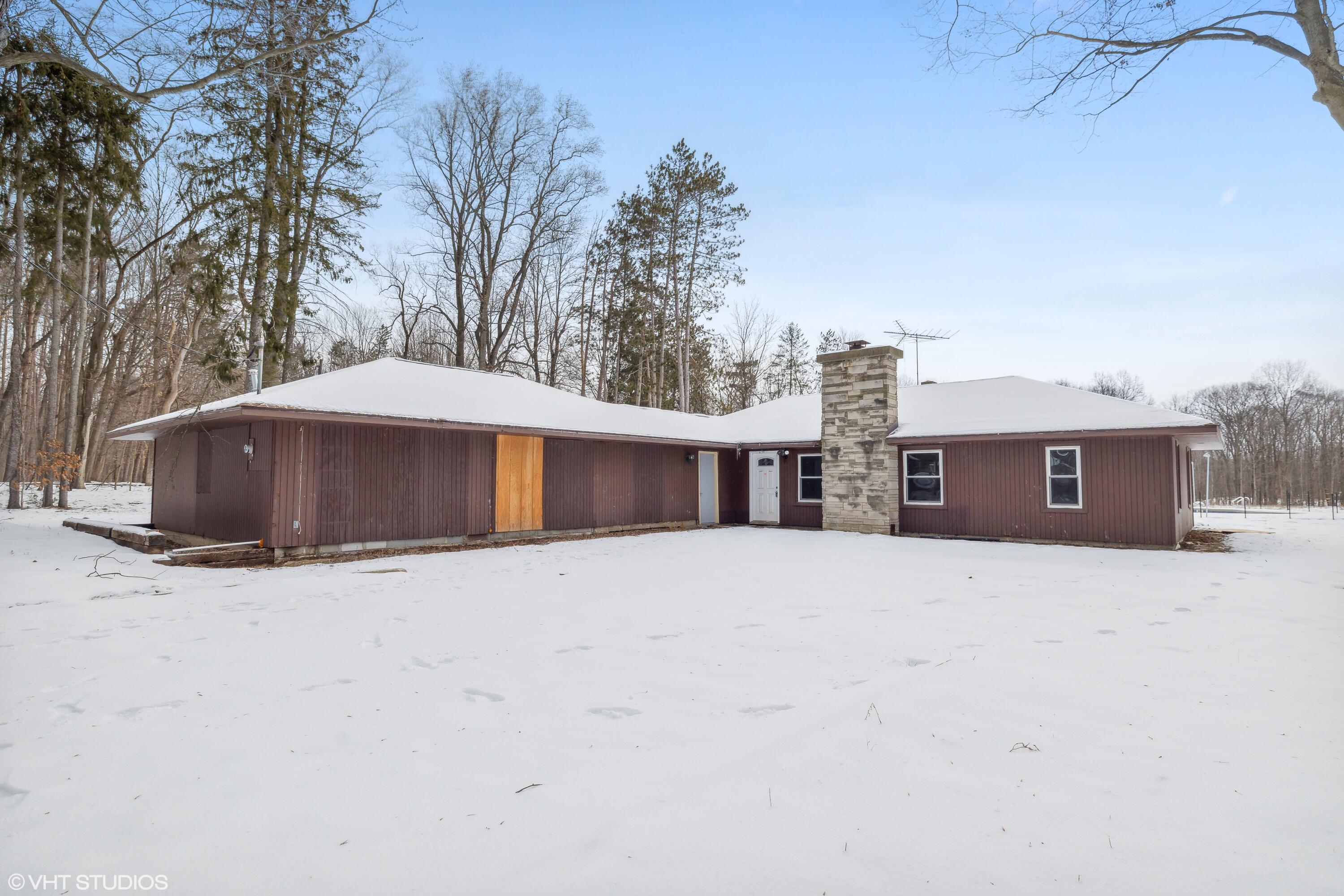 17917 Hoder Road New Buffalo, MI 49117 - Photo 1 of 11 front view