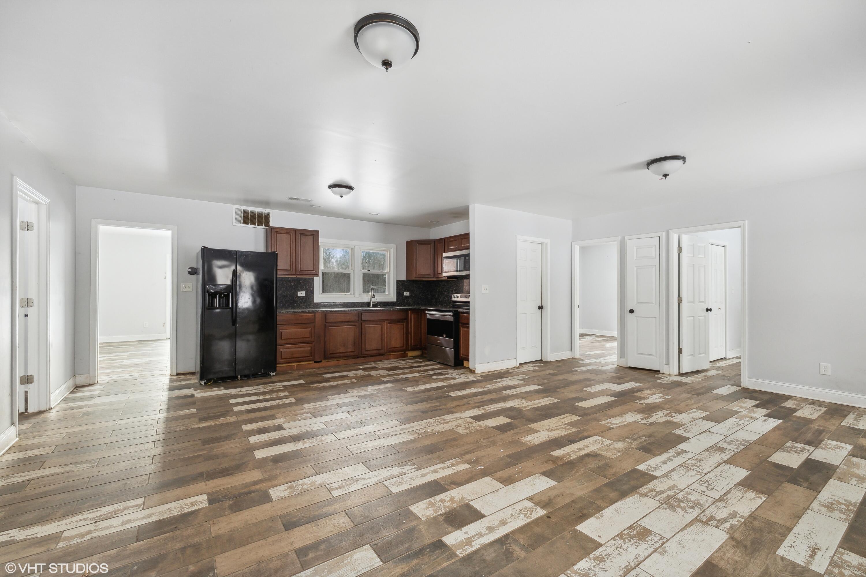 17917 Hoder Road New Buffalo, MI 49117 - Photo 2 of 11 02_17917HoderRd_1_LivingRoom_HiRes