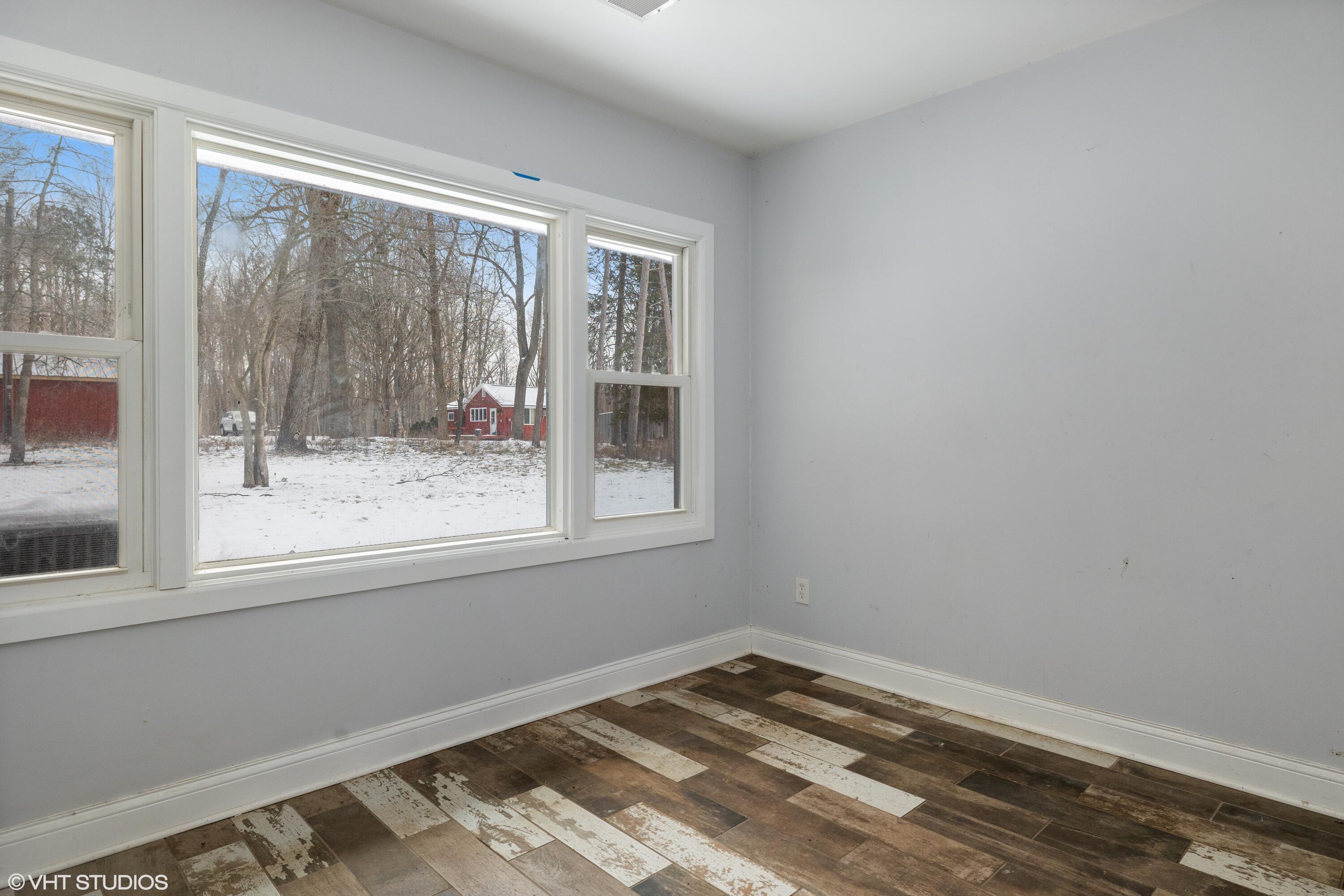 17917 Hoder Road New Buffalo, MI 49117 - Photo 8 of 11 08_17917HoderRd_154_3rdBedroom_HiRes
