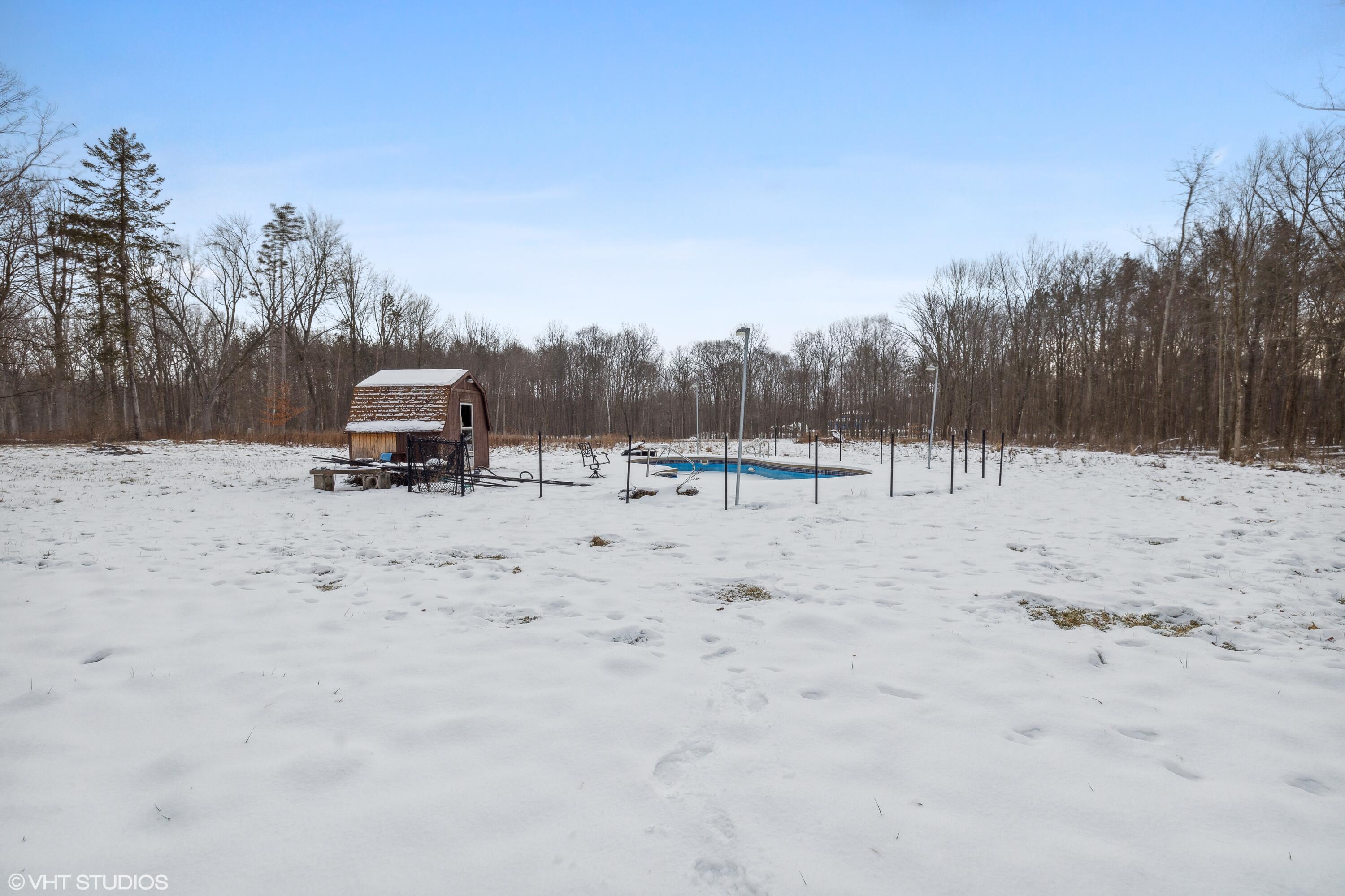 17917 Hoder Road New Buffalo, MI 49117 - Photo 10 of 11 10_17917HoderRd_26_BackYard_HiRes