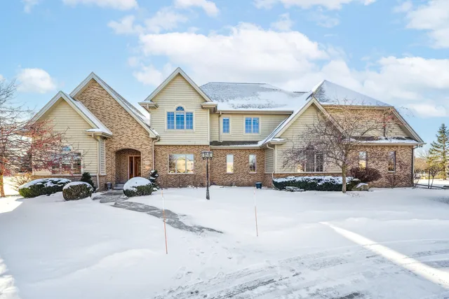 $789,900 | 876 Estate Drive, Fond du Lac, WI 54935