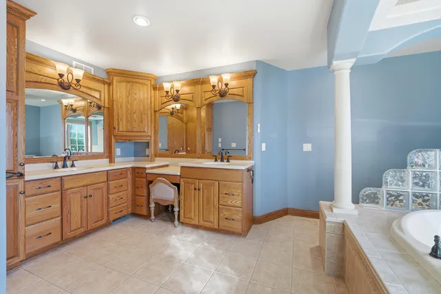 $789,900 | 876 Estate Drive, Fond du Lac, WI 54935