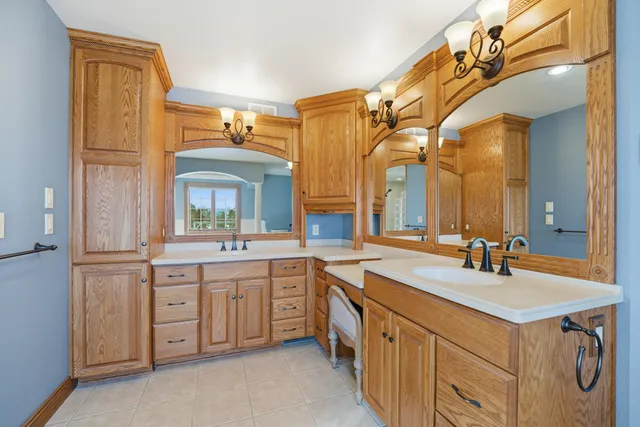 $789,900 | 876 Estate Drive, Fond du Lac, WI 54935