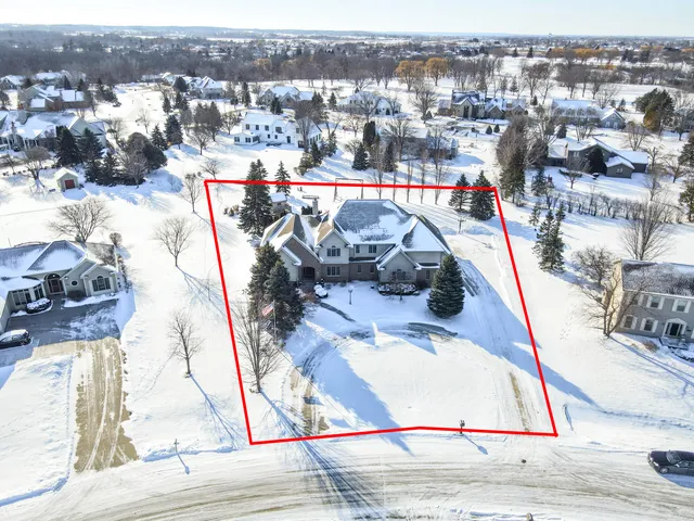 $789,900 | 876 Estate Drive, Fond du Lac, WI 54935