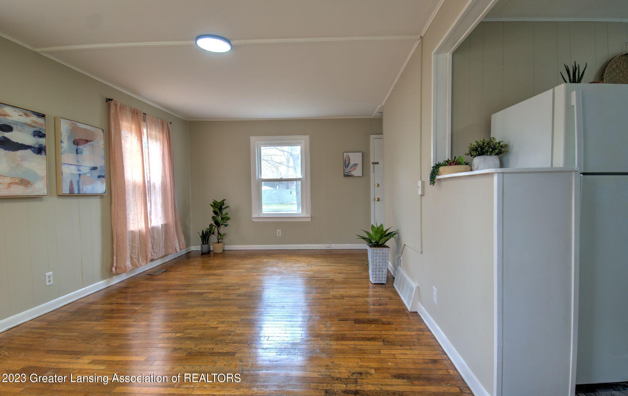 3001 Ingham Street Lansing, MI 48911 - Photo 4 of 27 Living Room