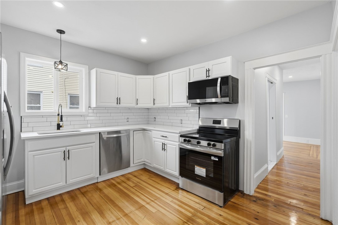 25 Lambert Street Cranston, RI 02910 - Photo 3 of 37