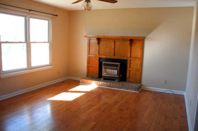 2413 Chester Harris Road Woodlawn, TN 37191 - Photo 3 of 20 Living Room