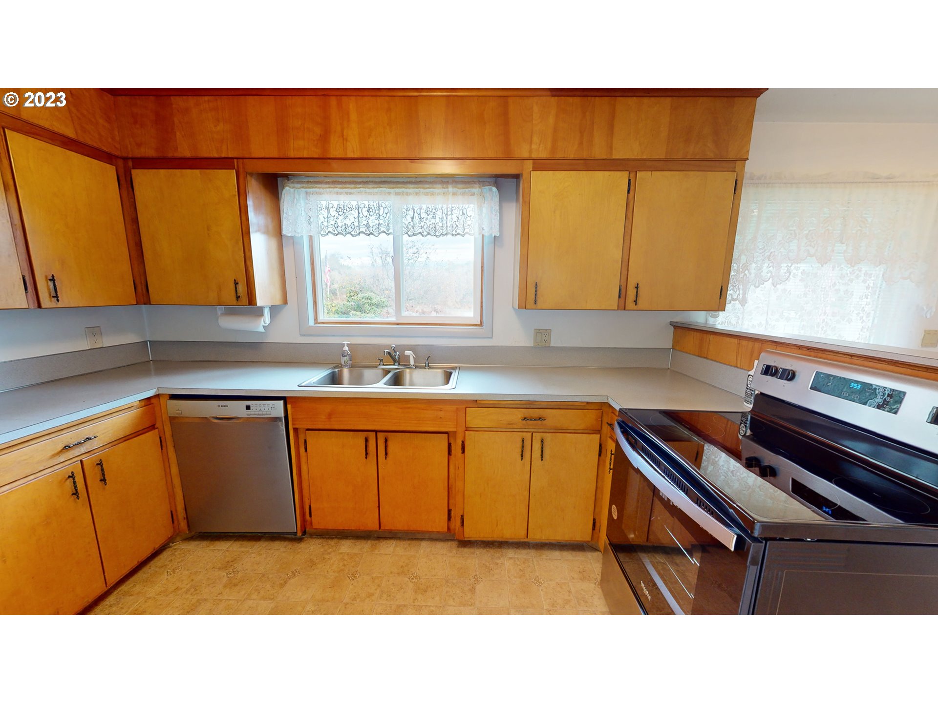 3538 Fisher Road Roseburg, OR 97471 - Photo 6 of 36 Gallery Image 6