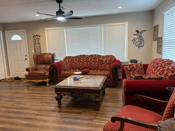 $1,300 | 2126 McGregor Avenue, Unit UPPR, Ypsilanti, MI 48198