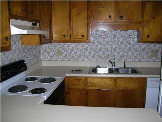 112 South Crow Road, Unit D Pensacola, FL 32506 - Photo 3 of 9 Kitche and Breakfast Bar