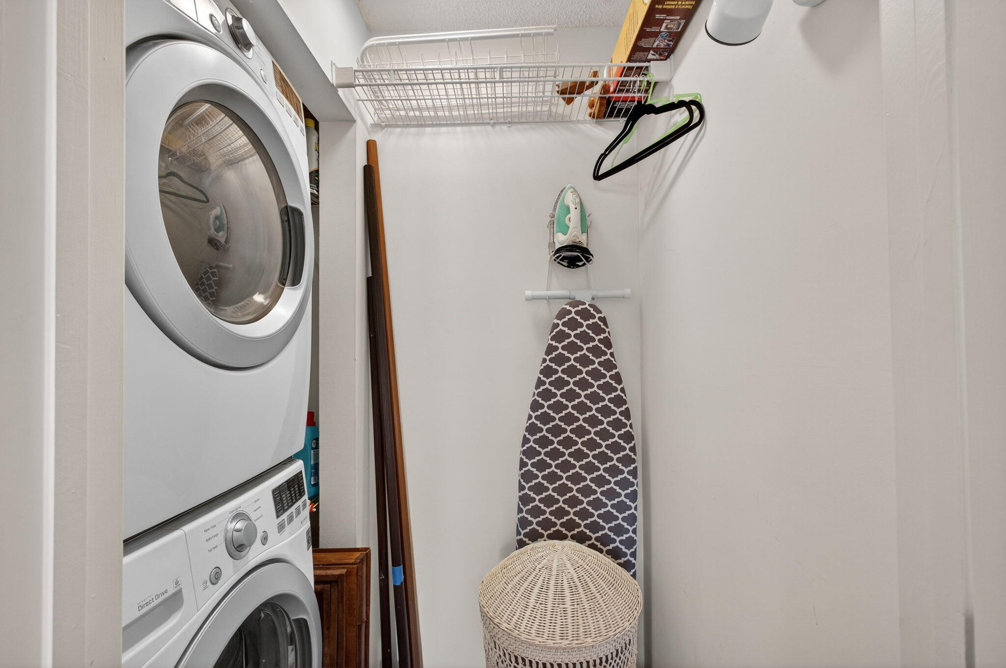 202 Pinecrest Circle, Unit B Jupiter, FL 33458 - Photo 22 of 44 Laundry