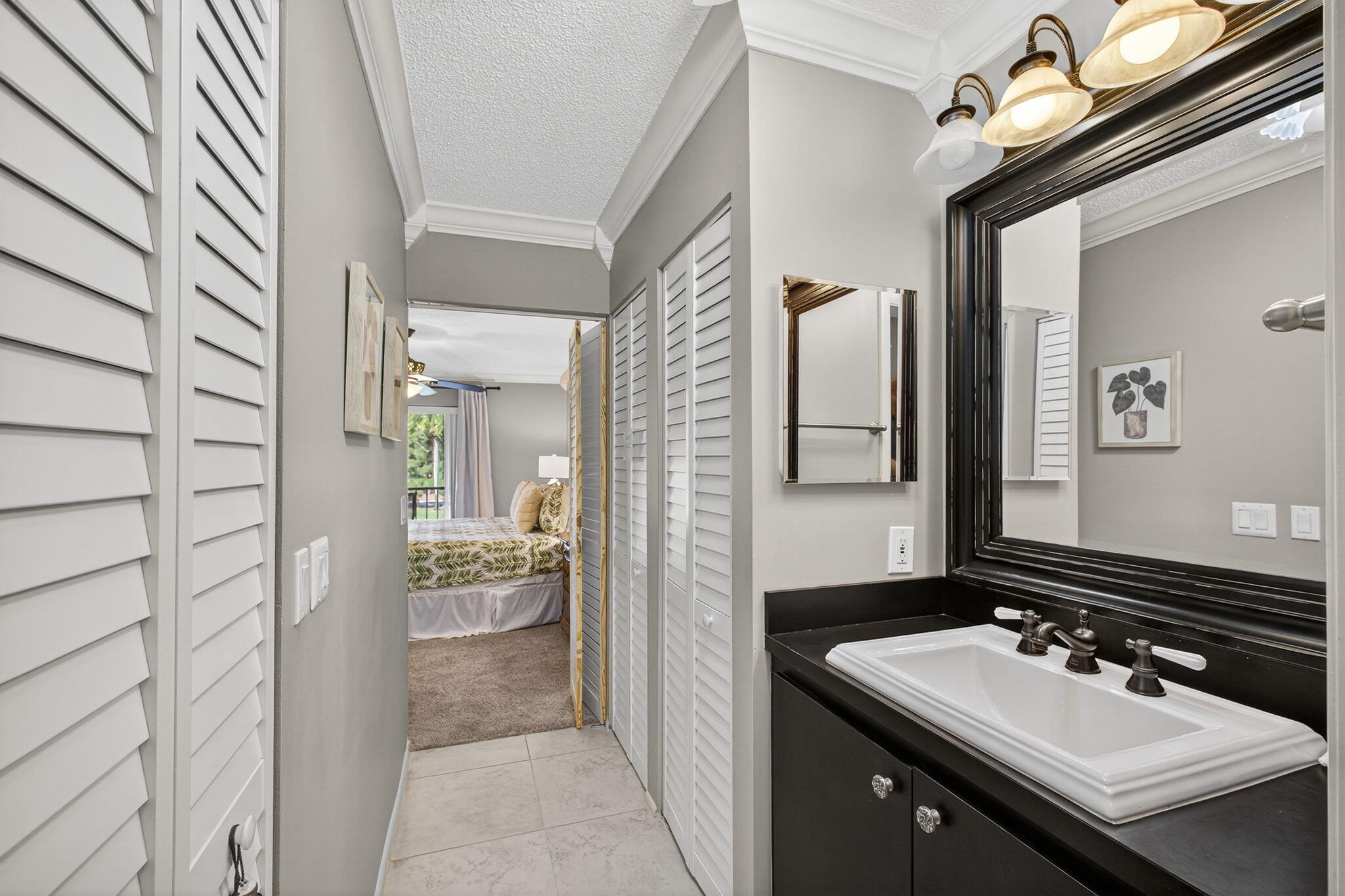 202 Pinecrest Circle, Unit B Jupiter, FL 33458 - Photo 24 of 44 Primary Bath