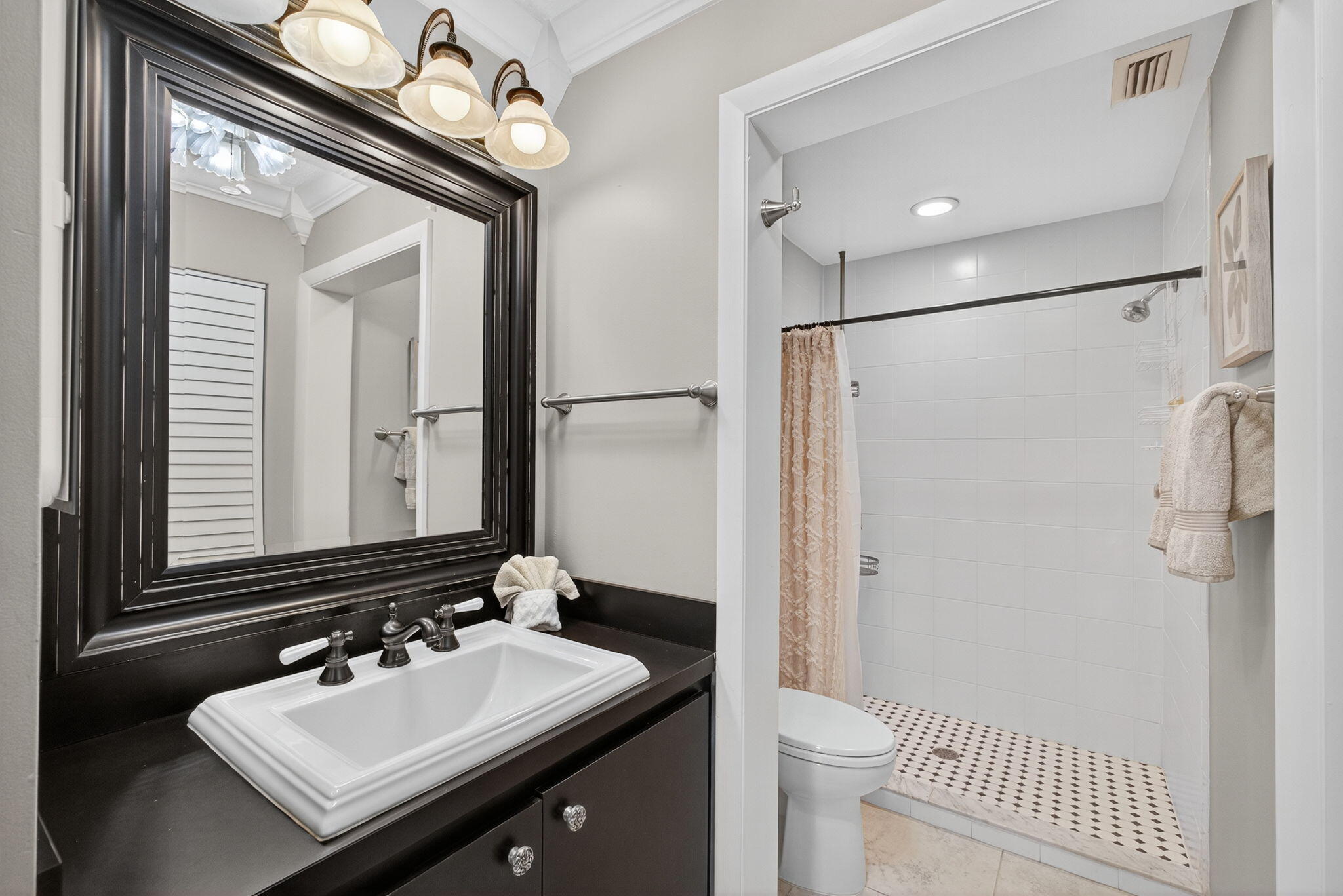 202 Pinecrest Circle, Unit B Jupiter, FL 33458 - Photo 25 of 44 Primary Bath