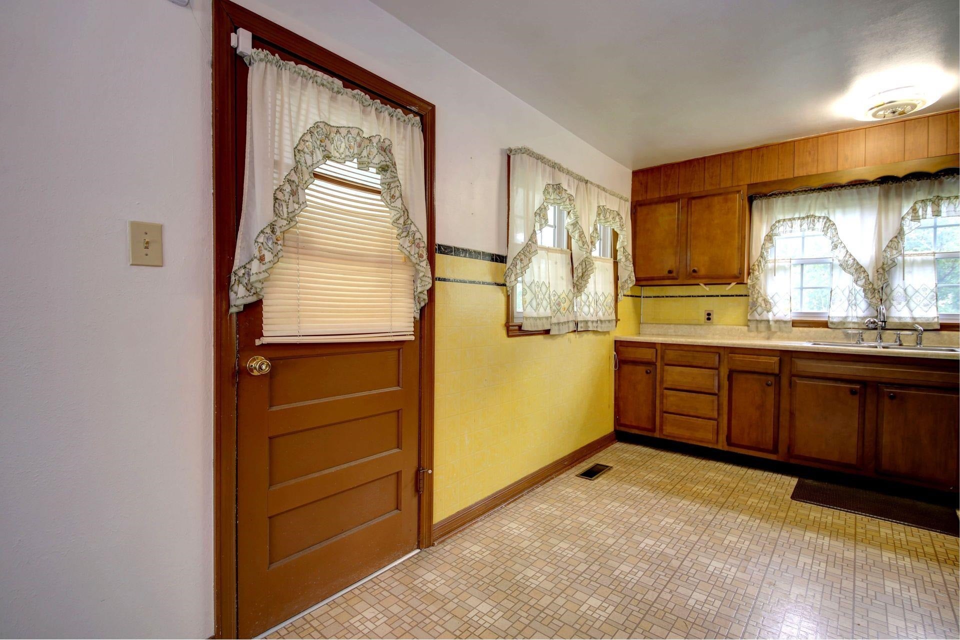 1249 Newmans Branch Road Milton, WV 25541 - Photo 10 of 32 Gallery Image 10