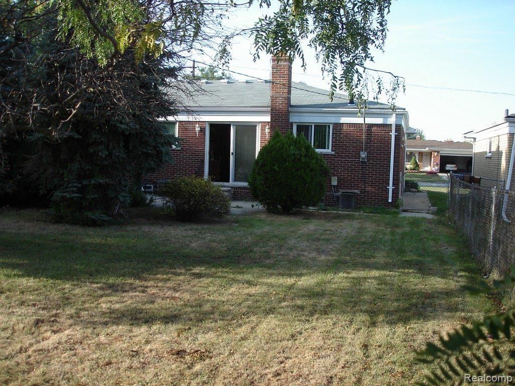 13158 Common Road Warren, MI 48088 - Photo 17 of 20 DSC06234