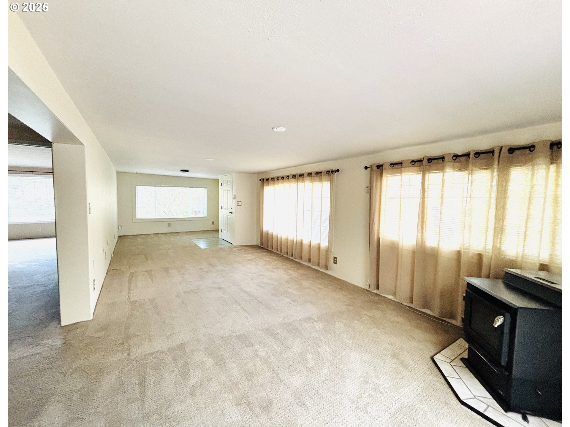 1600 Rhododendron Drive, Unit 29 Florence, OR 97439 - Photo 7 of 35 a view of an empty room with a window