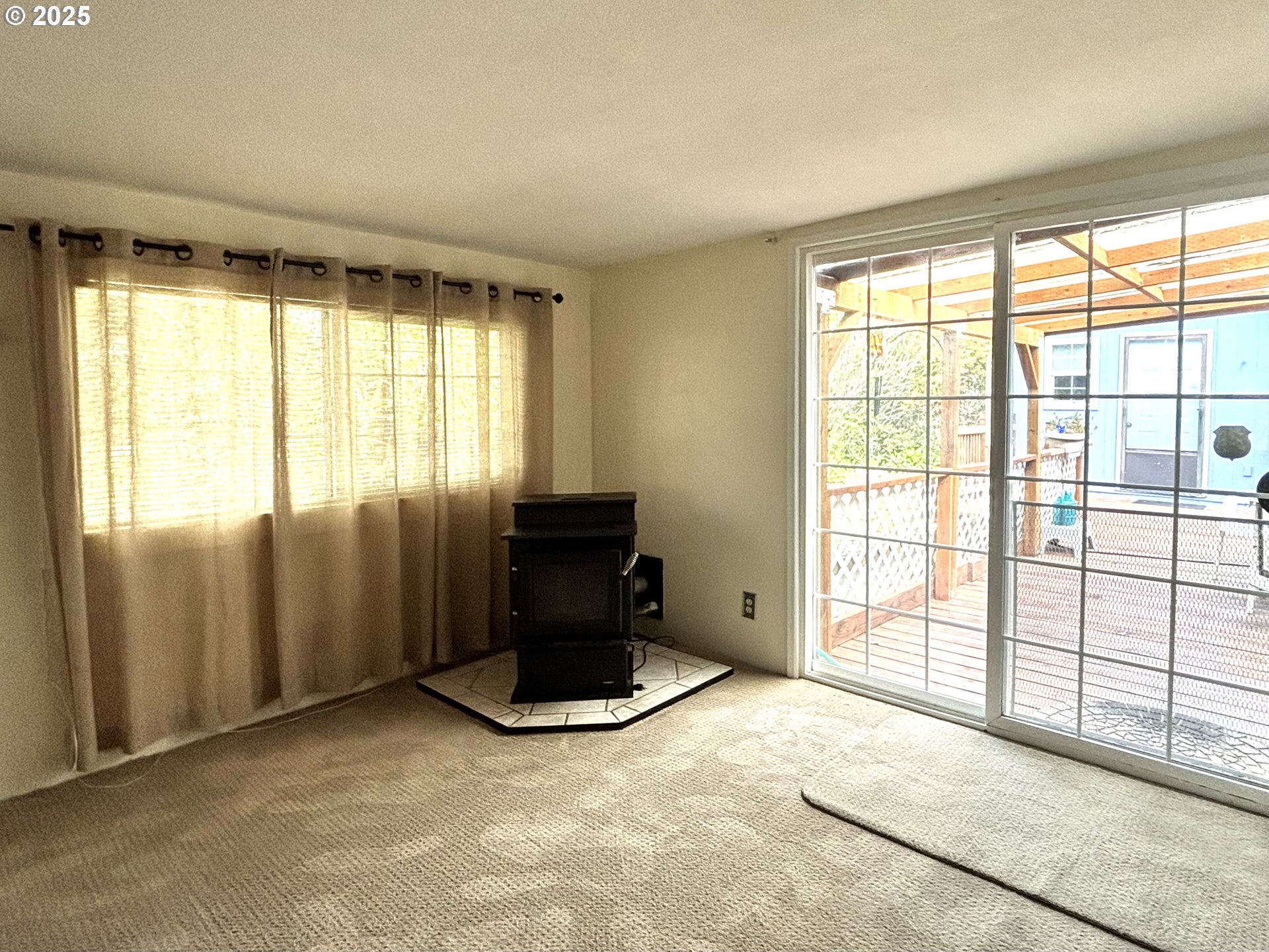 1600 Rhododendron Drive, Unit 29 Florence, OR 97439 - Photo 8 of 35 a view of an empty room with a window