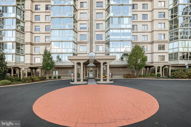 $399,900 | 19375 Cypress Ridge Terrace, Unit 207, Leesburg, VA 20176