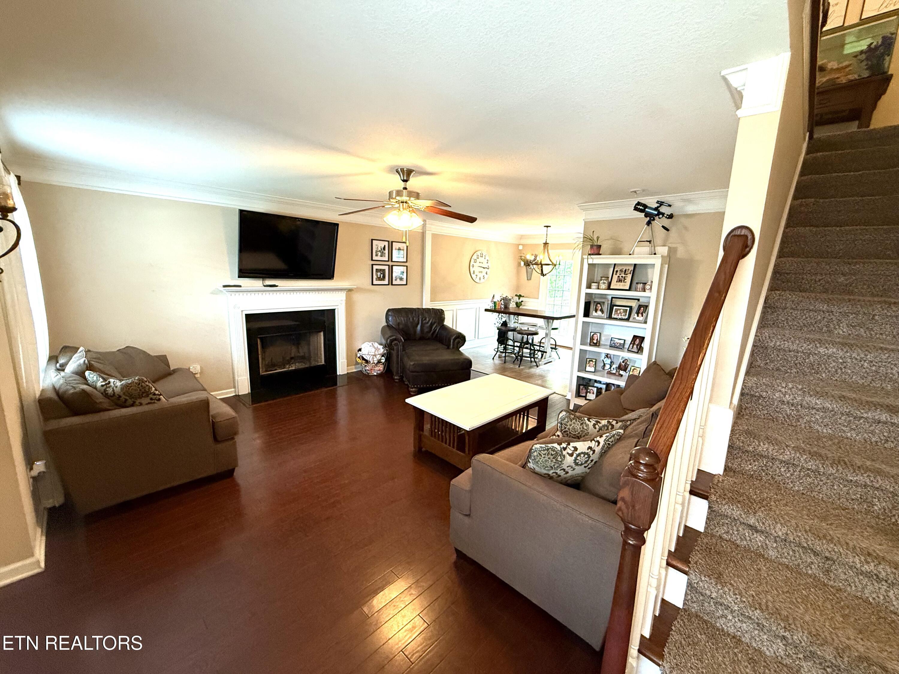 8547 Bowsong Lane Powell, TN 37849 - Photo 2 of 18 Living Room