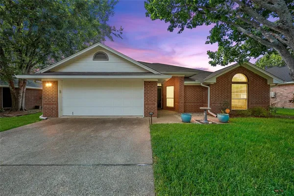 $325,000 | 10604 Sierra W Drive, Waco, TX 76712