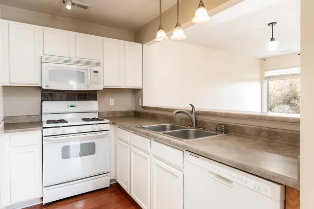 $160,000 | 6538 Commonwealth Drive, Loves Park, IL 61111