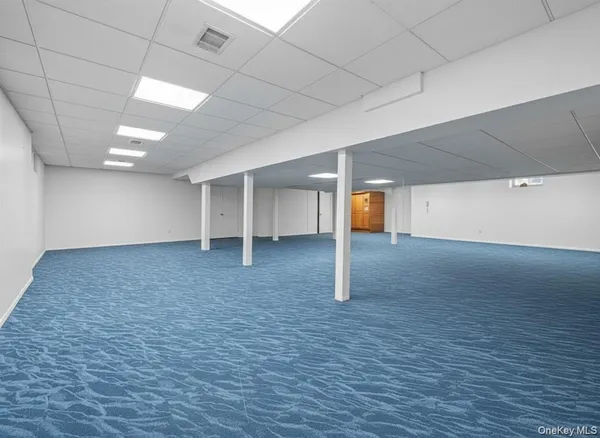 $5,950 | 90 Rodeo Drive, Syosset, NY 11791