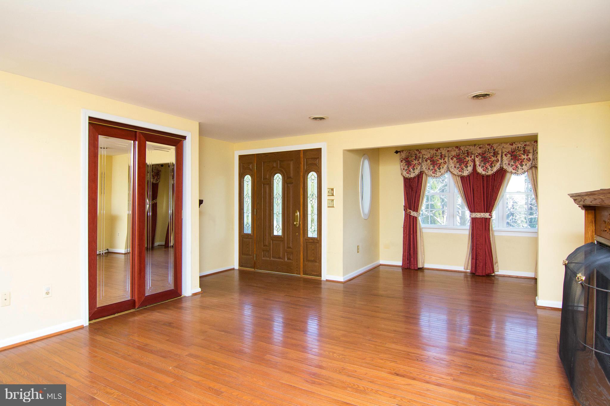 1908 Ridge Road Westminster, MD 21157 - Photo 4 of 30 Living Room