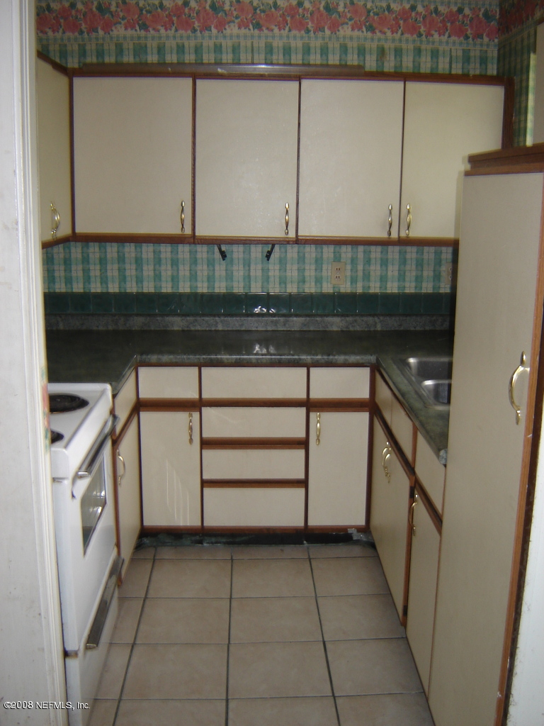 3350 Sheridan Road Jacksonville, FL 32207 - Photo 3 of 7 Kitchen
