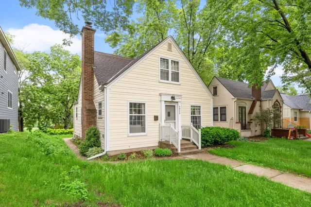$2,800 | 4020 Ewing Avenue South, Minneapolis, MN 55410